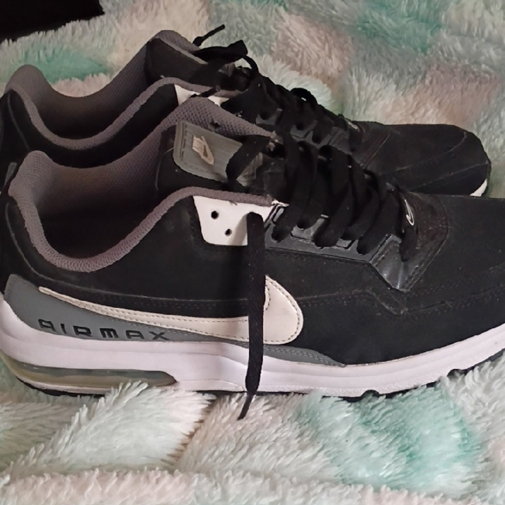 Nike Air Max Black and White Sneakers